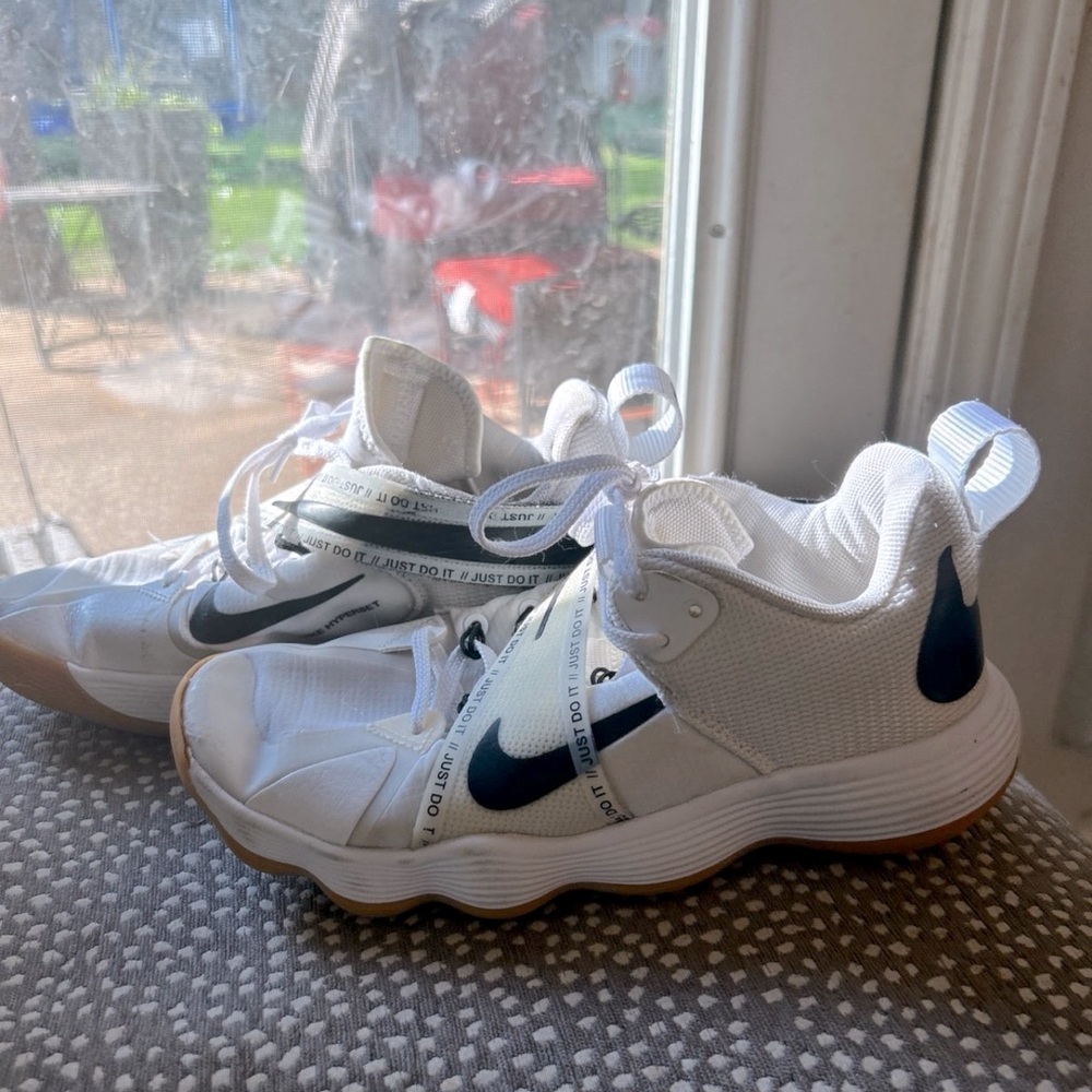 Nike ‘Just Do It’ low top with diagonal strap - size 7